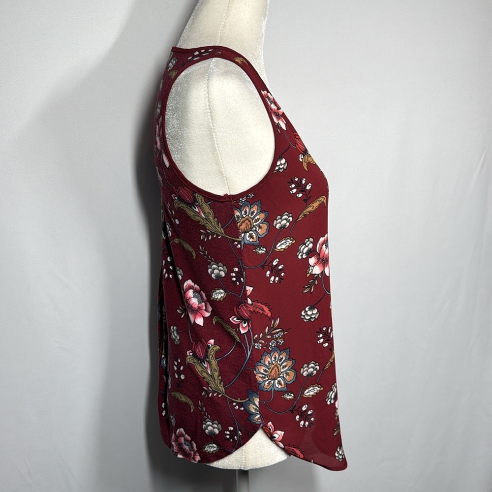 ❤️3/$30 Loft Outlet Petite Floral Sleeveless Top - Picture 4 of 8